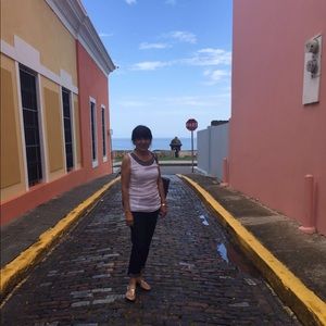 Meet your Posher, Elia